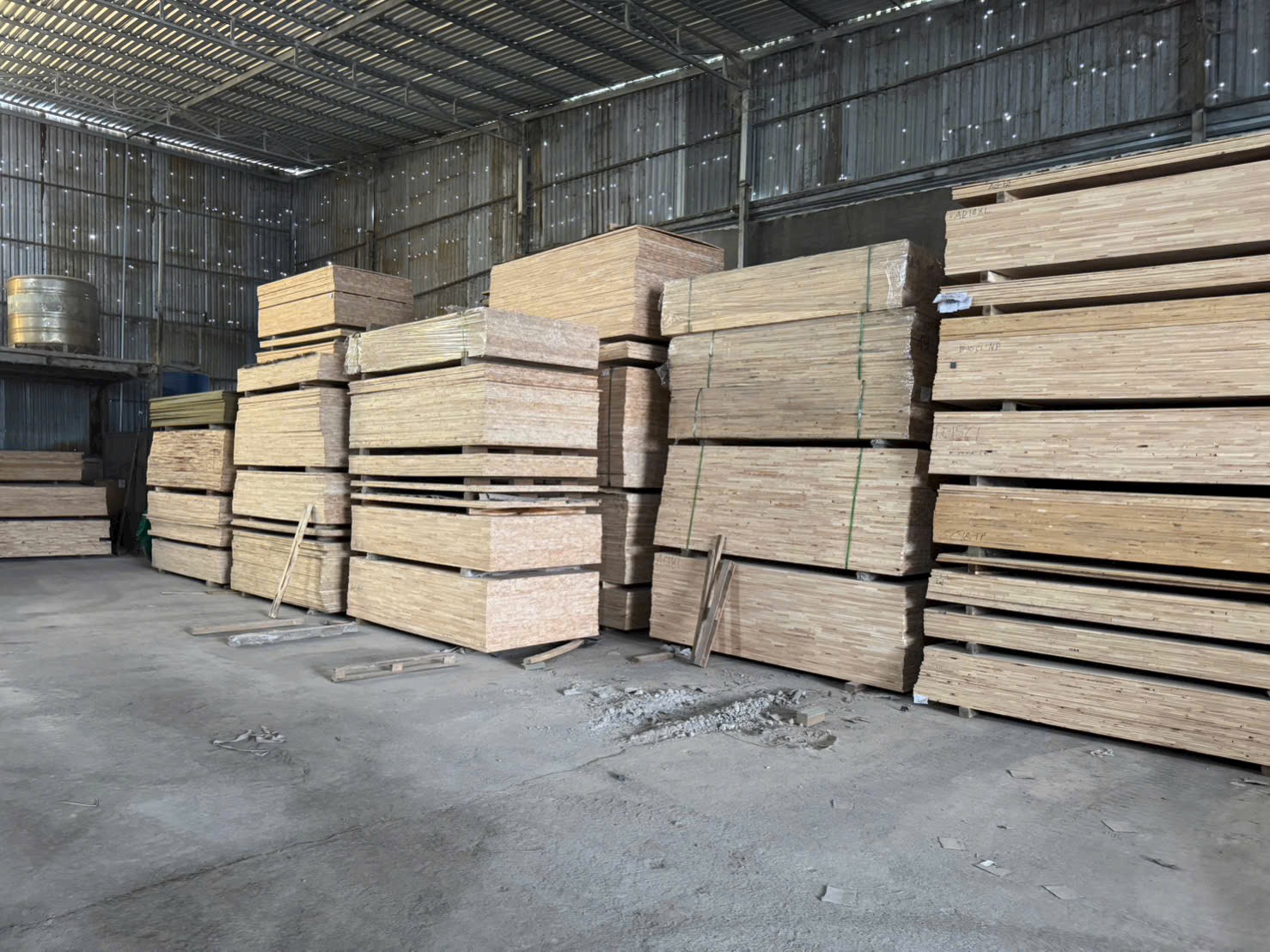 Vật liệu trong xưởng