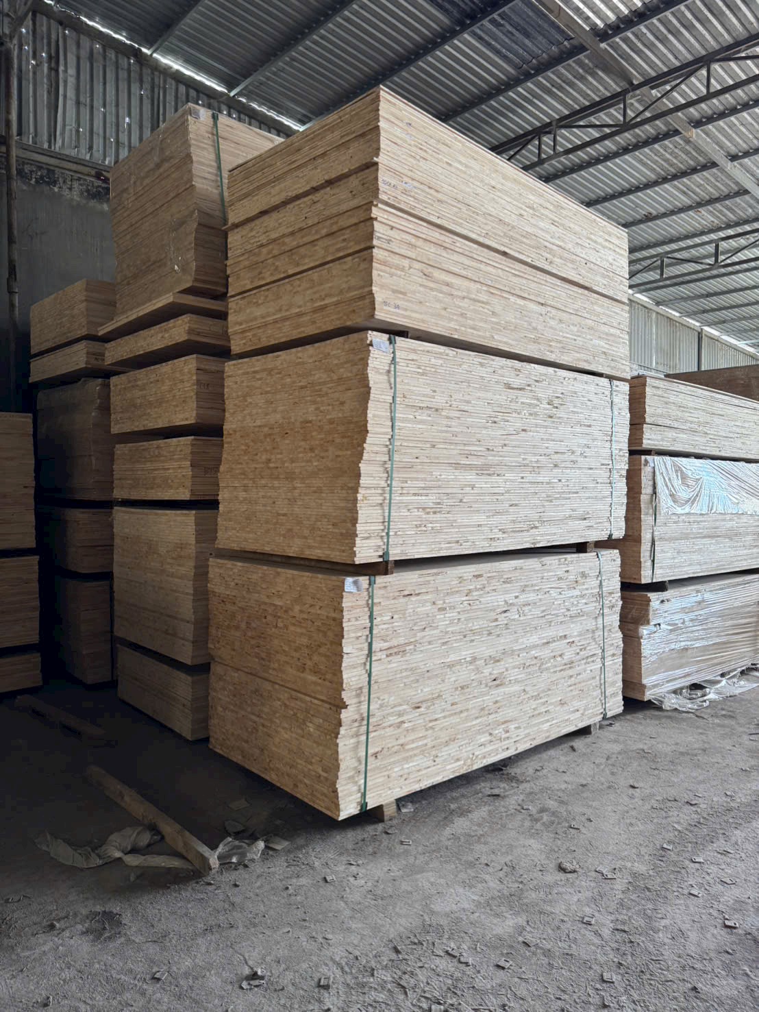 Tấm gỗ và vật liệu